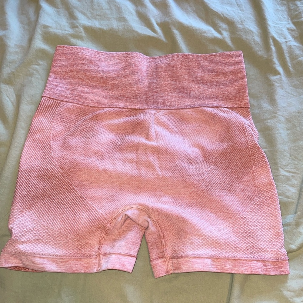 High waisted scrunch shorts - pastel pink